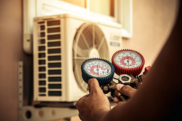 Professional Hvac Installation technician working in Plymouth, FL